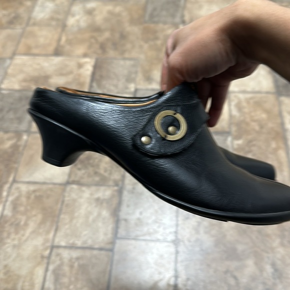 Think Slip On Leather Sandals sz 38 - Picture 4 of 7